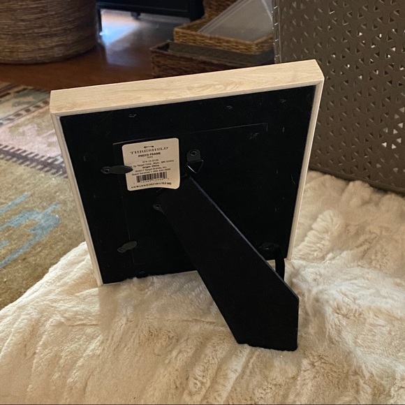 4 x 6 opening white wood grain photo frame, new - Picture 2 of 2
